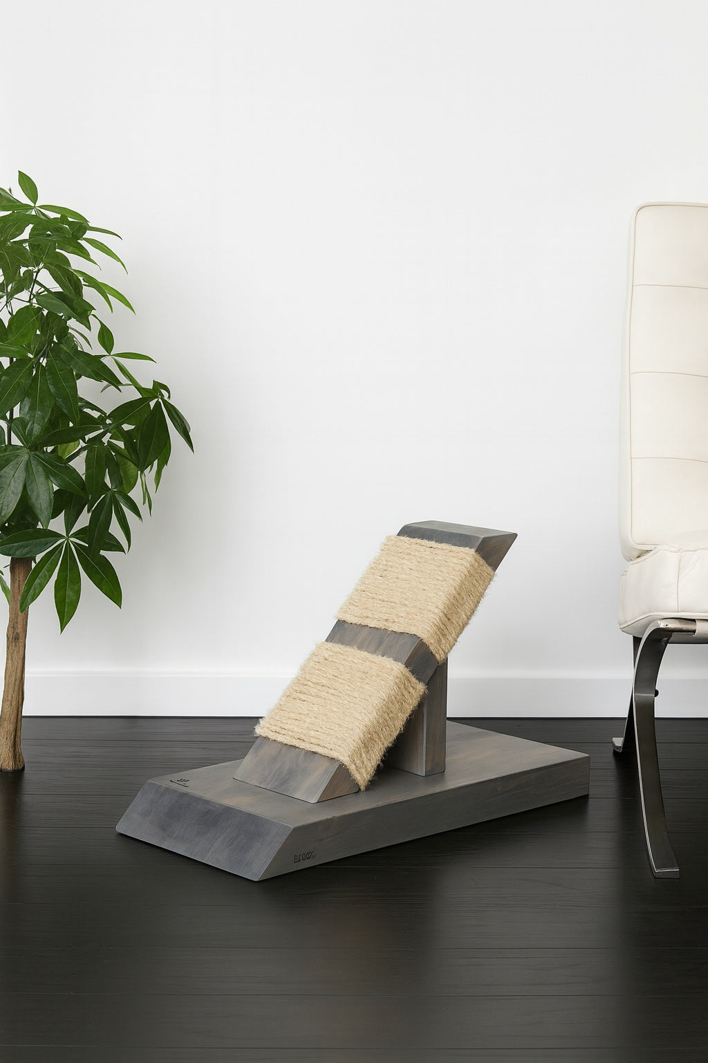 Griffoir en bois avec corde de sisal